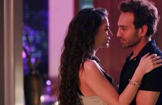 Dünyayla Benim Aramda Disney Plus İzle